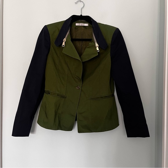 SOLD !! Givenchy Zipper Collar blazer - Picture 5 of 14